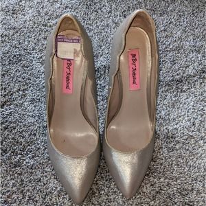 Betsey Johnson gold Heels size 8.5